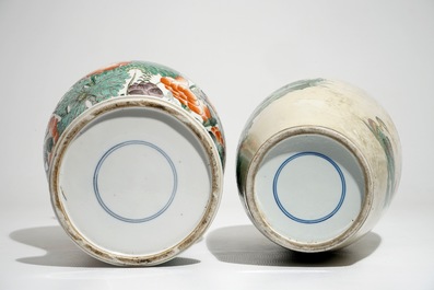 Deux vases en porcelaine de Chine famille verte, 19/20&egrave;me