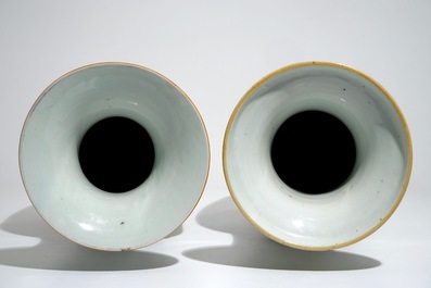 Deux grands vases en porcelaine de Chine famille rose, 19&egrave;me