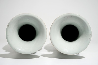 Une paire de grands vases en porcelaine de Chine qianjiang cai, 19/20&egrave;me