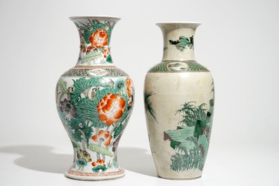 Deux vases en porcelaine de Chine famille verte, 19/20&egrave;me