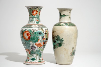 Deux vases en porcelaine de Chine famille verte, 19/20&egrave;me