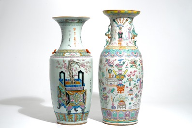Deux grands vases en porcelaine de Chine famille rose, 19&egrave;me