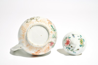 Une verseuse couverte en porcelaine de Chine famille rose, Yongzheng