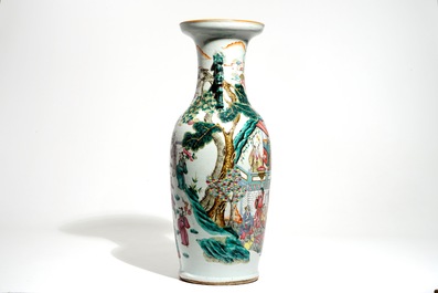 A tall Chinese famille rose vase with a fine circular design, 19th C.