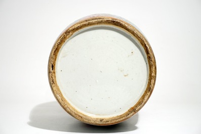 A tall Chinese famille rose vase with a fine circular design, 19th C.