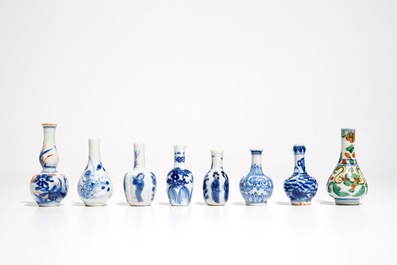 Huit vases miniatures en porcelaine de Chine, Kangxi