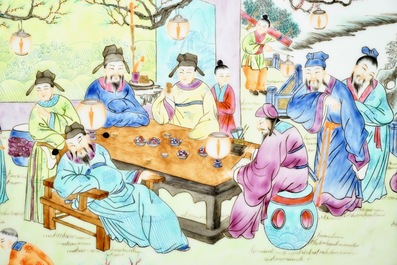 Un &eacute;cran de table avec une plaque en porcelaine de Chine famille rose, 20&egrave;me