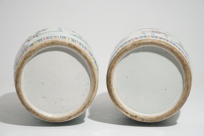 Une paire de grands vases en porcelaine de Chine famille rose, 19&egrave;me