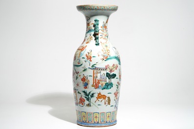 A tall Chinese famille rose vase with a fine circular design, 19th C.
