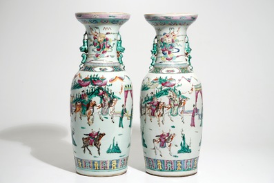 Une paire de grands vases en porcelaine de Chine famille rose, 19&egrave;me