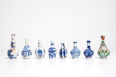 Huit vases miniatures en porcelaine de Chine, Kangxi