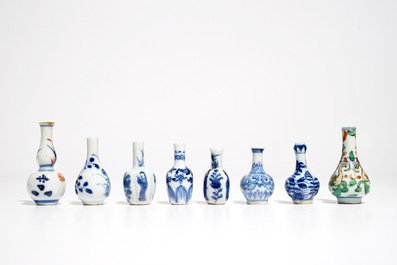 Huit vases miniatures en porcelaine de Chine, Kangxi