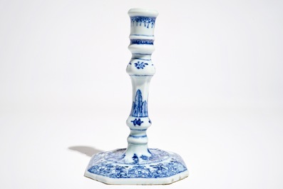 Un bougeoir en porcelaine de Chine bleu et blanc, Compagnie des Indes, Qianlong
