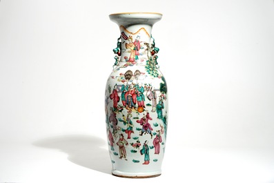 A tall Chinese famille rose vase with a fine circular design, 19th C.