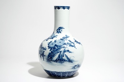 A Chinese blue and white tianqiu ping vase, 20th C.