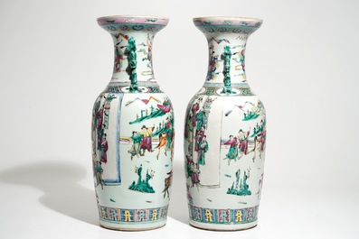 Une paire de grands vases en porcelaine de Chine famille rose, 19&egrave;me