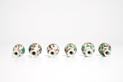 Six vases miniatures en porcelaine de Chine famille verte, Kangxi