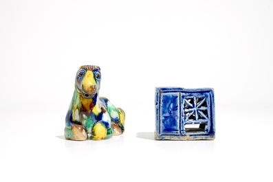Un encrier et un br&ucirc;le-parfum en porcelaine de Chine, Kangxi et post&eacute;rieur