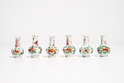Six vases miniatures en porcelaine de Chine famille verte, Kangxi