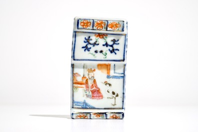 Een Chinese famille rose penselenhouder, 19e eeuw