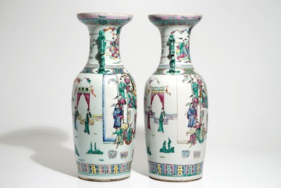 Une paire de grands vases en porcelaine de Chine famille rose, 19&egrave;me