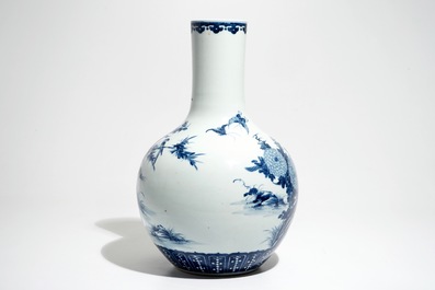A Chinese blue and white tianqiu ping vase, 20th C.
