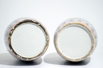 Une paire de grands vases en porcelaine de Chine famille rose, 19&egrave;me