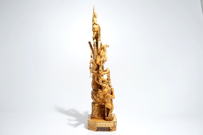 Een grote Chinese ivoren figuur van de 1000-armige Guanyin, 19e eeuw