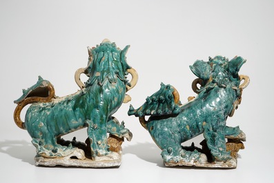 Deux carreaux de toiture en forme de lions bouddhistes, 17/18&egrave;me