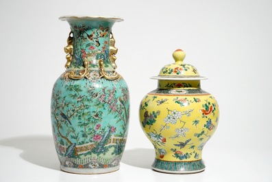 Een Chinese famille verte dekselvaas en een Canton vaas met turquoise fondkleur, 19/20e eeuw
