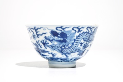 A Chinese blue and white dragon bowl, Daoguang mark, 19/20th C.