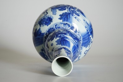 A Chinese blue and white double gourd vase with scholars, Transitional period, Chongzhen