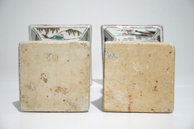 Une paire de vases en porcelaine de Chine famille rose "La Romance de la chambre de l'ouest", Yongzheng