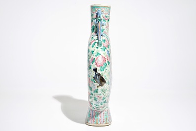A Chinese famille rose moonflask with a court scene, 19th C.