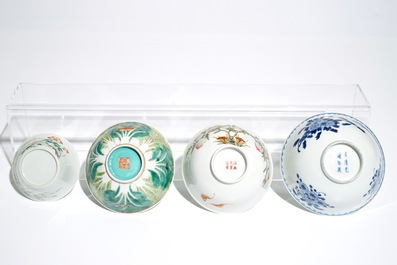 Vier diverse Chinese famille rose en blauwwitte kommen, 19/20e eeuw