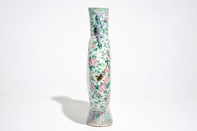 A Chinese famille rose moonflask with a court scene, 19th C.