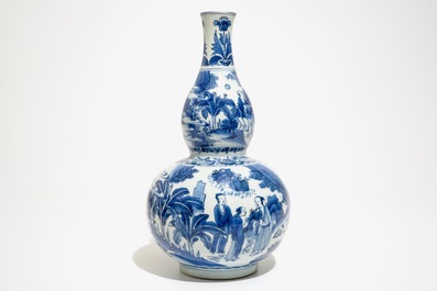 A Chinese blue and white double gourd vase with scholars, Transitional period, Chongzhen