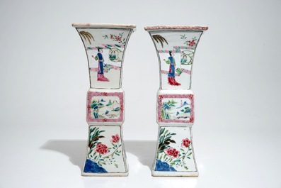 Une paire de vases en porcelaine de Chine famille rose "La Romance de la chambre de l'ouest", Yongzheng