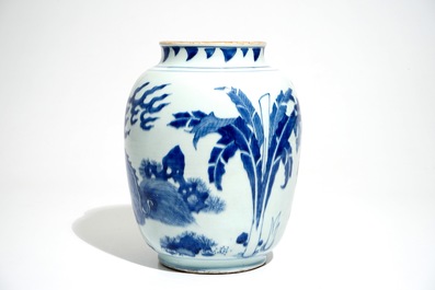 Een Chinese blauwwitte vaas met een qilin, Shunzhi, Transitie periode