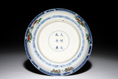 A Chinese famille verte plate with floral design, Chenghua mark, Kangxi