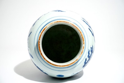 Een Chinese blauwwitte vaas met een qilin, Shunzhi, Transitie periode