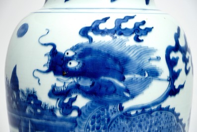 Een Chinese blauwwitte vaas met een qilin, Shunzhi, Transitie periode