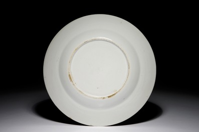 Une assiette armoir&eacute;e pour le march&eacute; fran&ccedil;ais en porcelaine de Chine, Qianlon