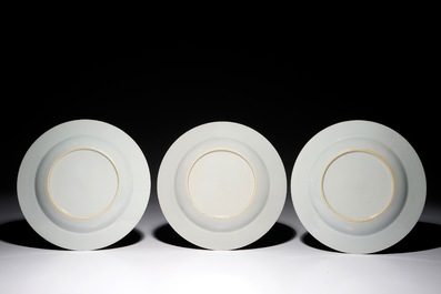 Drie Chinese famille rose borden met hertendecor, Qianlong