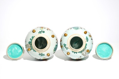 A pair of fine Chinese famille rose jars and covers with a fine design around, 19th C.