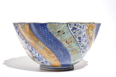 A large polychrome Japanese Imari bowl, 19th C.