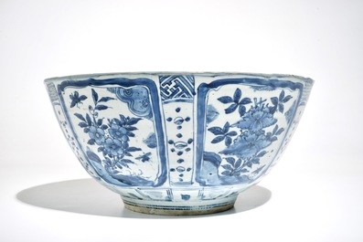 A large Chinese blue and white kraak porcelain bowl with floral design, Wanli