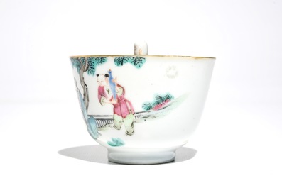 Une tasse surprise en porcelaine de Chine famille rose, marque et p&eacute;riode de Xianfeng