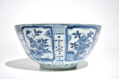A large Chinese blue and white kraak porcelain bowl with floral design, Wanli