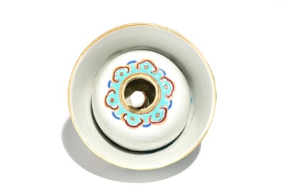 Une tasse surprise en porcelaine de Chine famille rose, marque et p&eacute;riode de Xianfeng